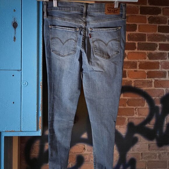 Levi’s 720 High-Rise Super Skinny Jeans – Light Wash Distressed Hems – Size 29 - Picture 3 of 12